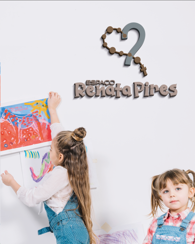 Crianças brincando no Espaço Renata Pires